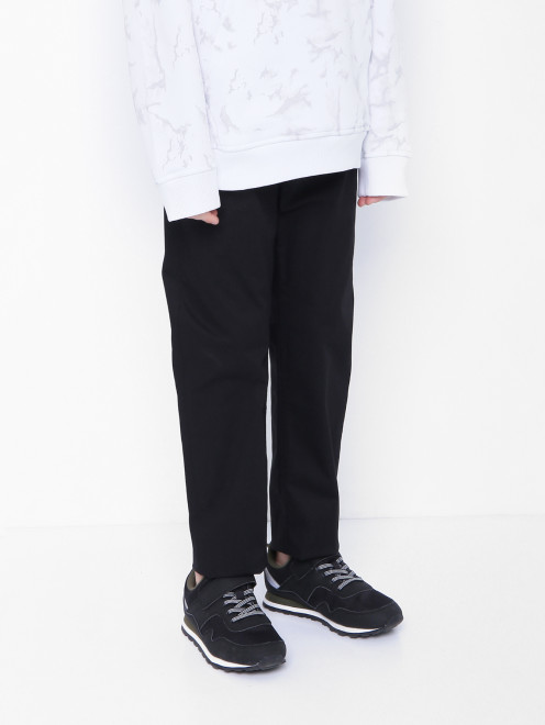 Хлопковые брюки с контрастным принтом Balmain - МодельВерхНиз